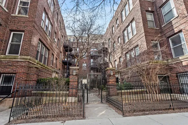 $1,900 | 3648 North Pine Grove Avenue, Unit G, Chicago, IL 60613