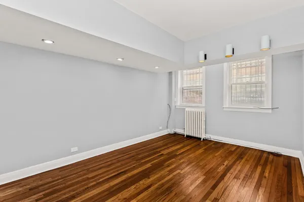 $1,900 | 3648 North Pine Grove Avenue, Unit G, Chicago, IL 60613
