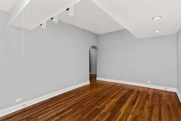$1,900 | 3648 North Pine Grove Avenue, Unit G, Chicago, IL 60613