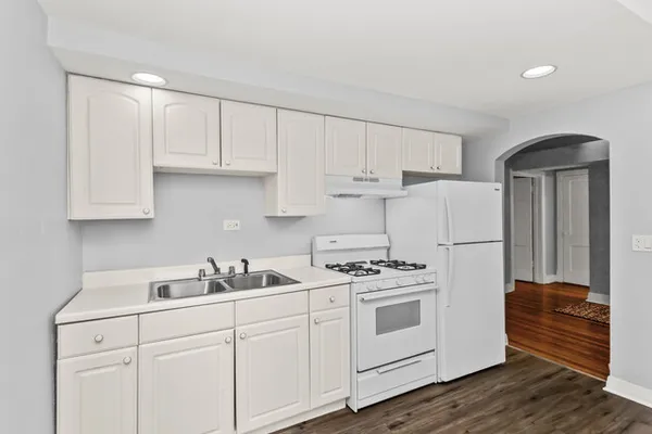 $1,900 | 3648 North Pine Grove Avenue, Unit G, Chicago, IL 60613