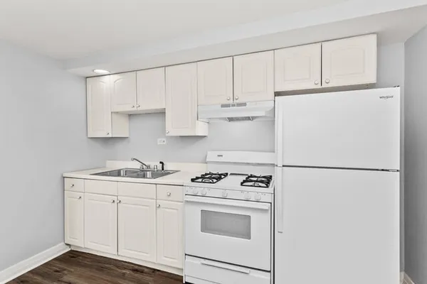 $1,900 | 3648 North Pine Grove Avenue, Unit G, Chicago, IL 60613