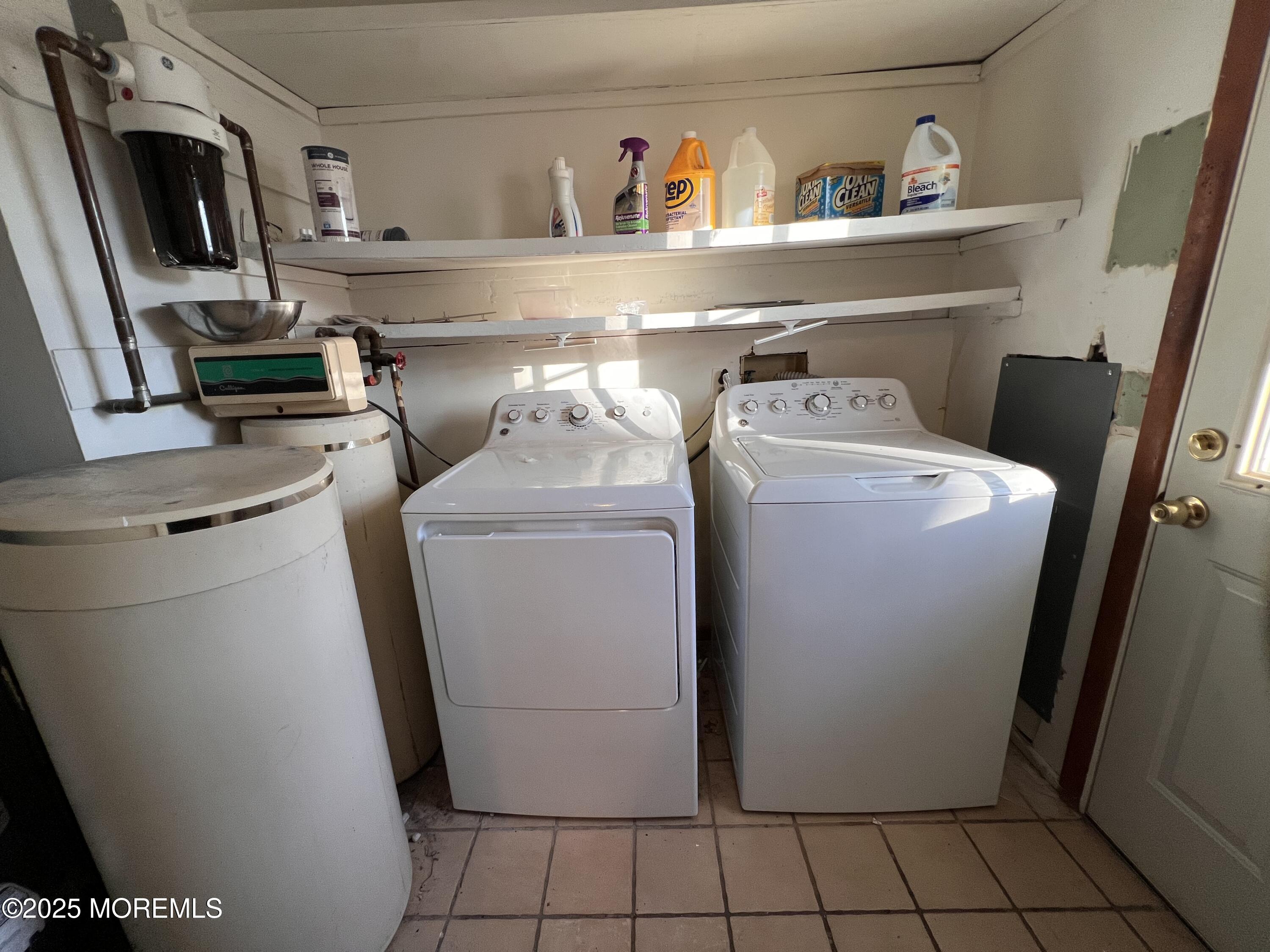 17 Afton Road Jackson, NJ 08527 - Photo 8 of 21 a utility room with dryer and washer
