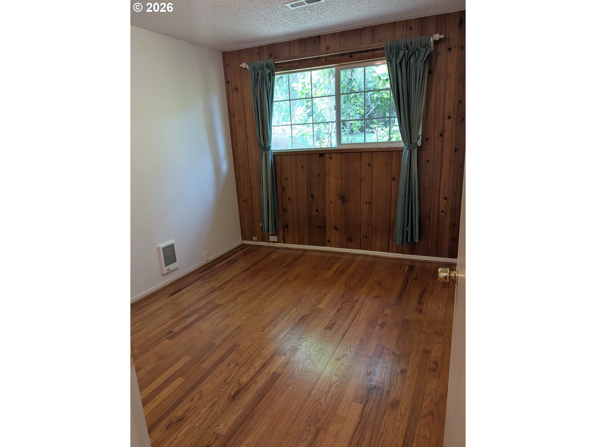 15341 South Hattan Road Oregon City, OR 97045 - Photo 27 of 41 Bedroom
