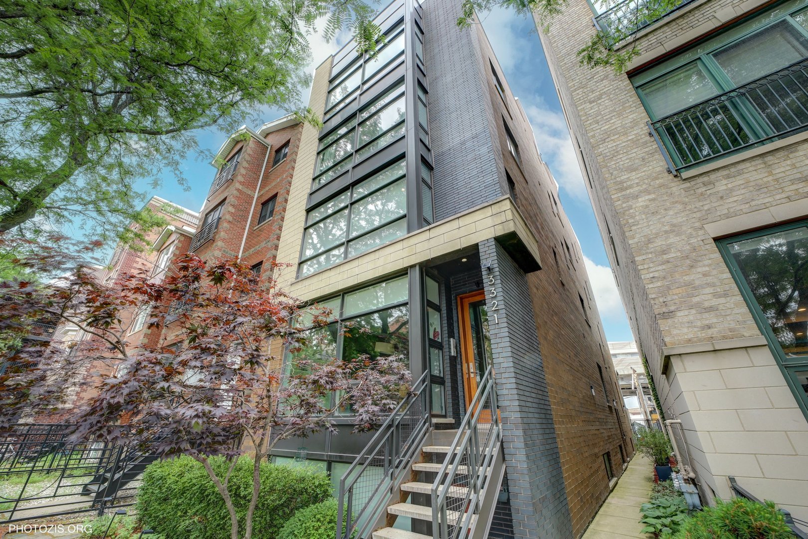 3321 North Sheffield Ave Unit 4