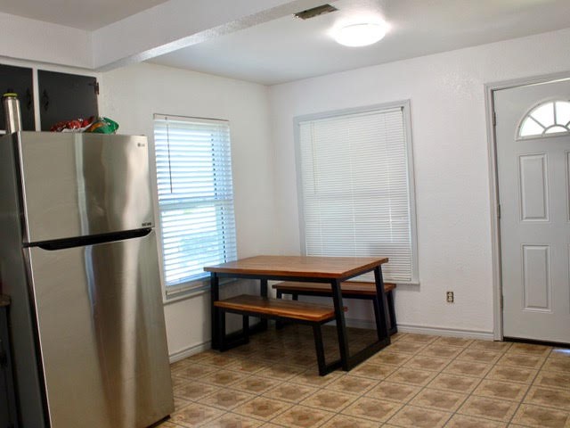 617 North Noble Road Texas City, TX 77591 - Photo 5 of 15 Breakfast Area