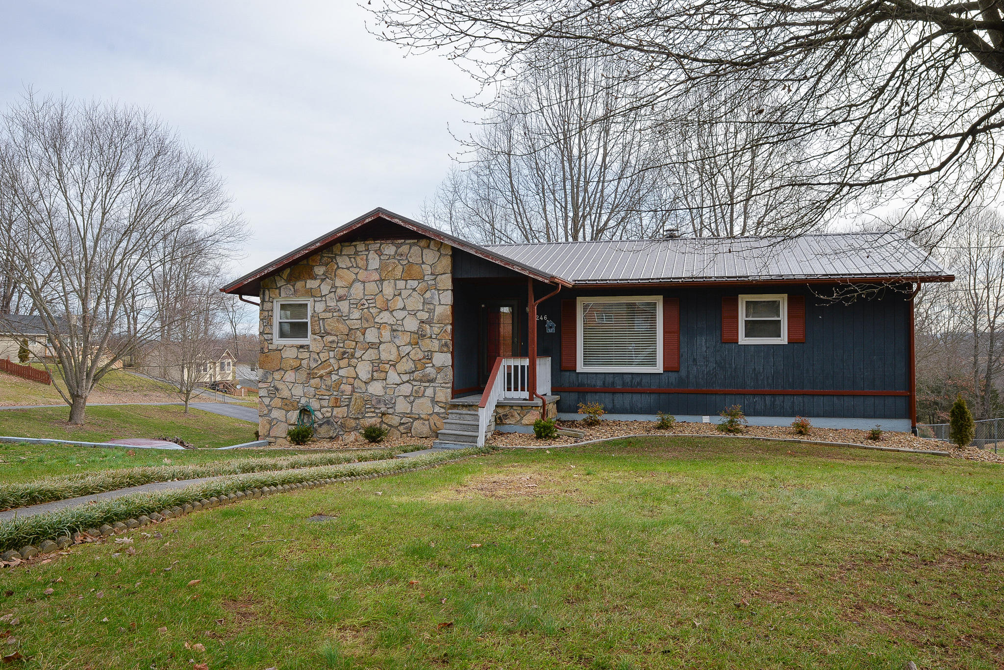 246 Ridgeview Drive Gray, TN 37615 - Photo 2 of 29 DSC_6842