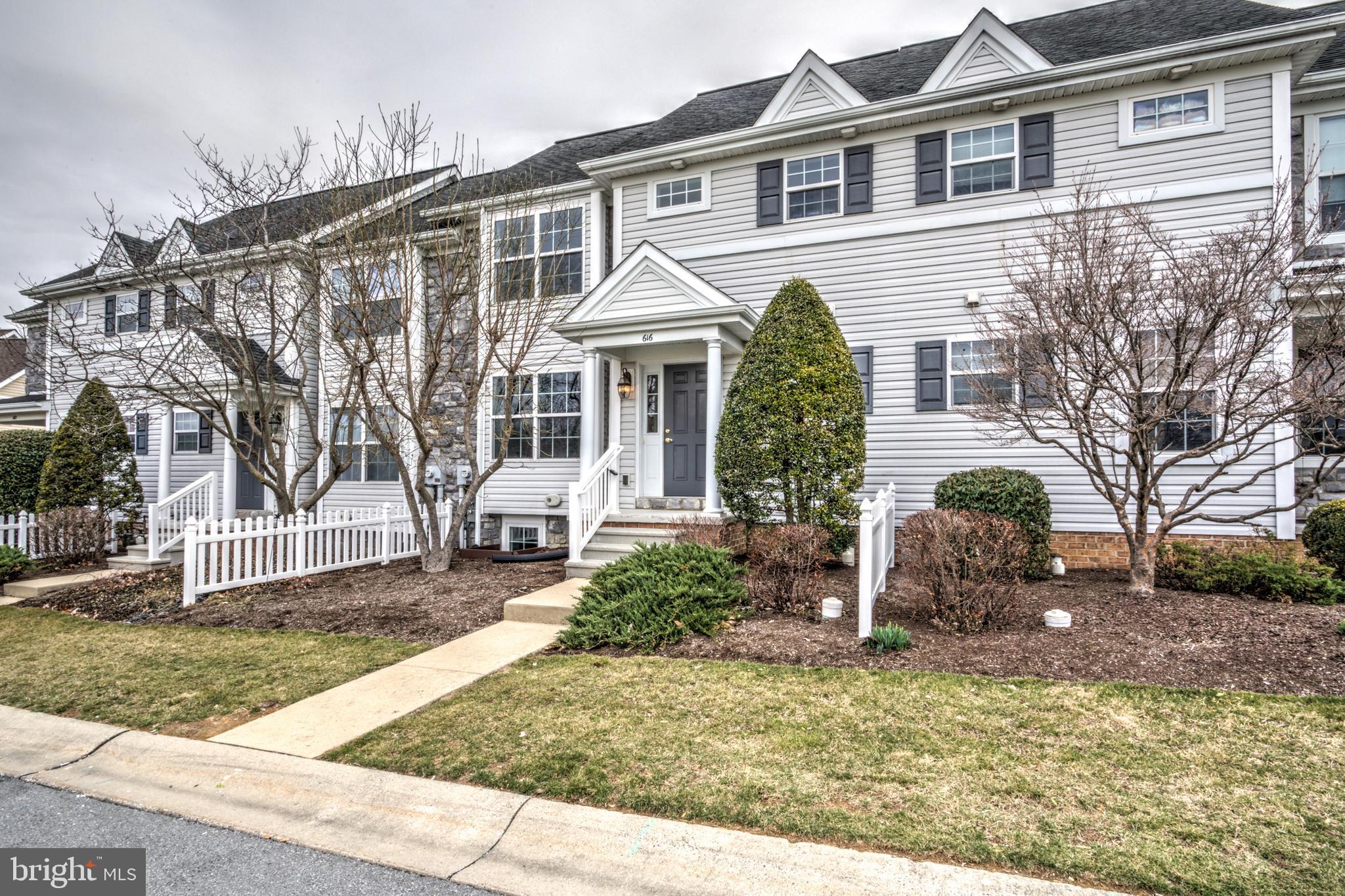 616 Wagonwheel Road Lititz, PA 17543 - Photo 2 of 40 a front view of a house with garden