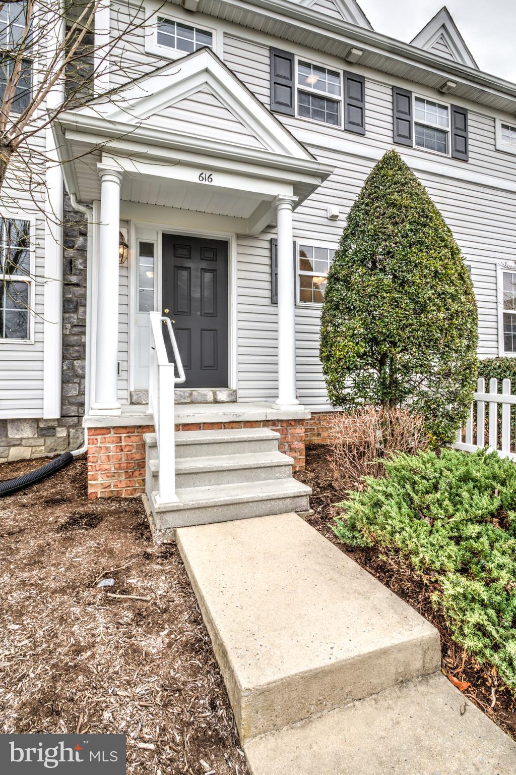 616 Wagonwheel Road Lititz, PA 17543 - Photo 4 of 40 front view of a house