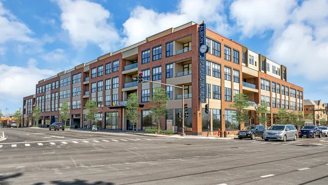 $2,451 | 650 Elm Place, Unit 314, Highland Park, IL 60035