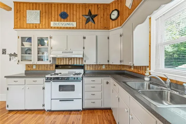 $415,000 | 324 Harrison Street, Liberty, MO 64068