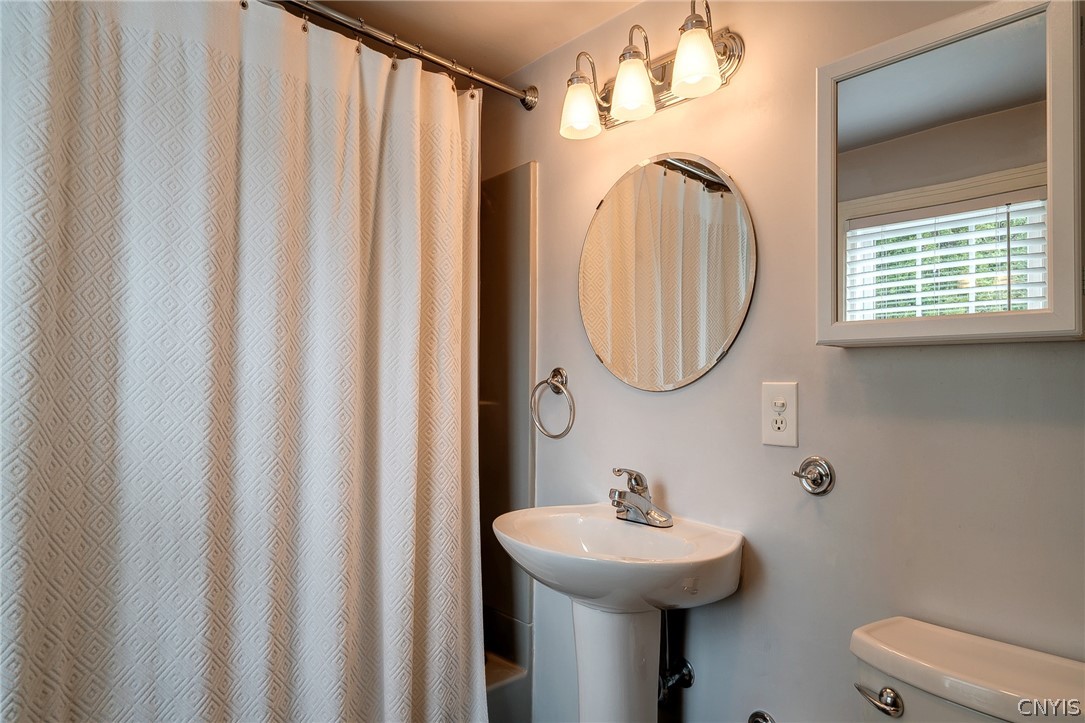 110 Ardmore Road Geddes, NY 13219 - Photo 33 of 50 2nd Floor Full Bath w/ Tub/Shower