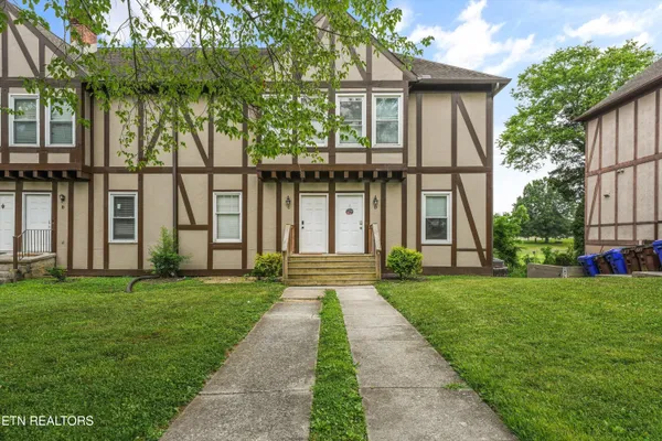 $240,000 | 105 Arcadia Lane, Unit D, Oak Ridge, TN 37830