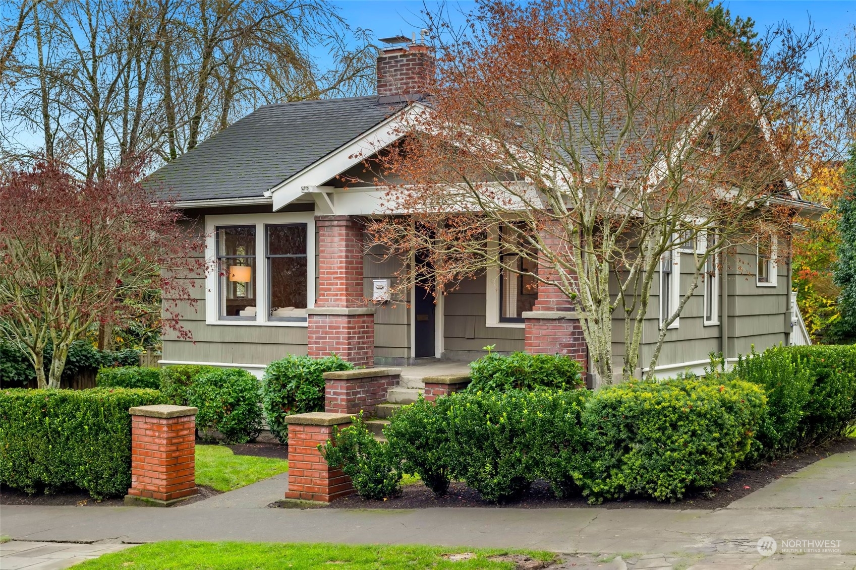 2226 12th Avenue East Seattle, WA 98102 - Photo 32 of 37 a front view of a house with garden