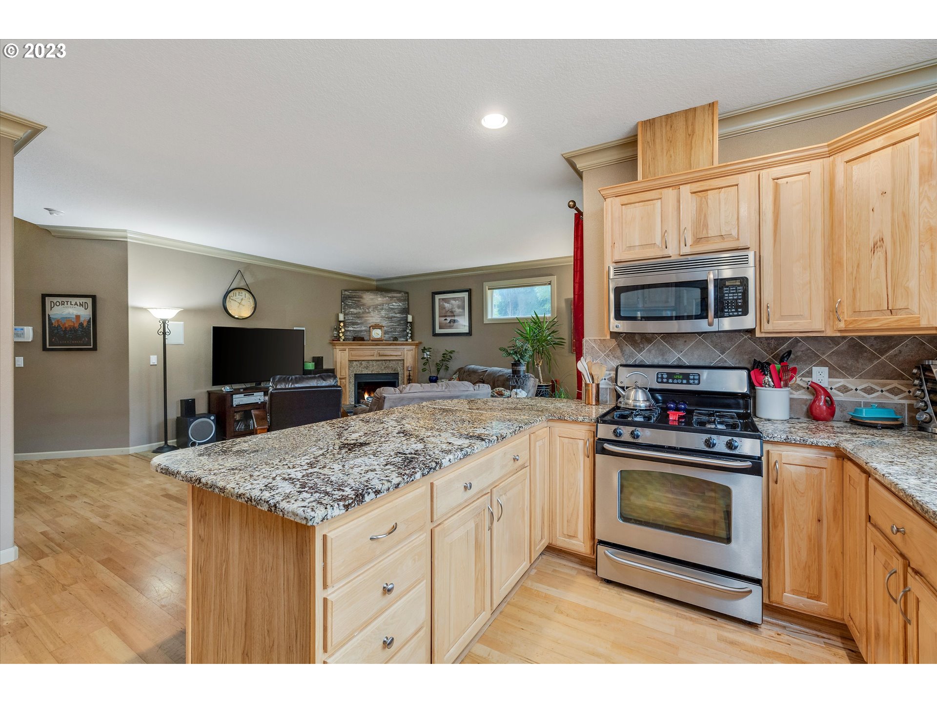 16472 Southeast Siri Loop Damascus, OR 97089 - Photo 14 of 41 a kitchen with a sink stove and microwave