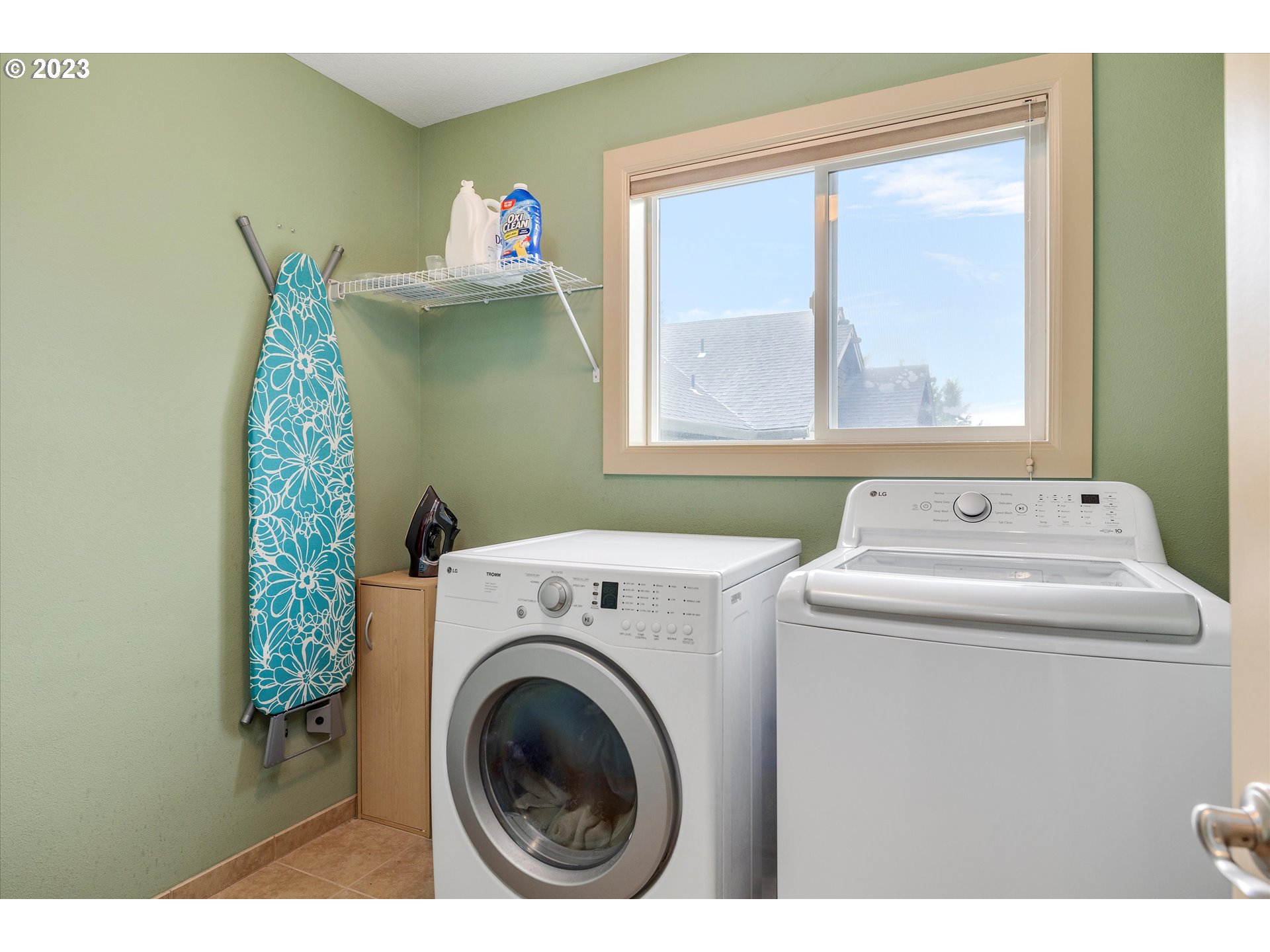 16472 Southeast Siri Loop Damascus, OR 97089 - Photo 24 of 41 a utility room with dryer and washer