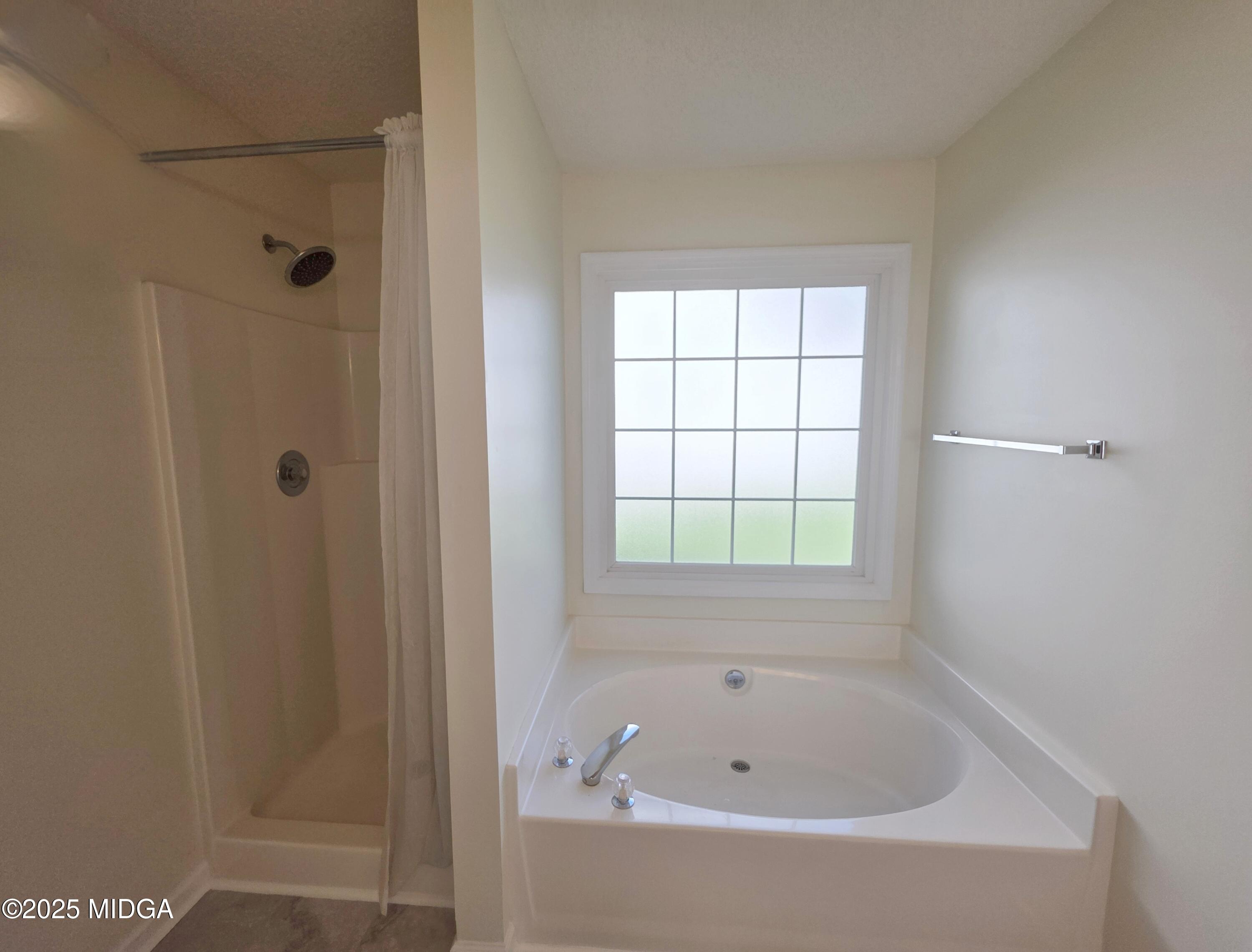 196 Springfield Boulevard Macon, GA 31210 - Photo 12 of 39 196 Springfield Tubview (1)