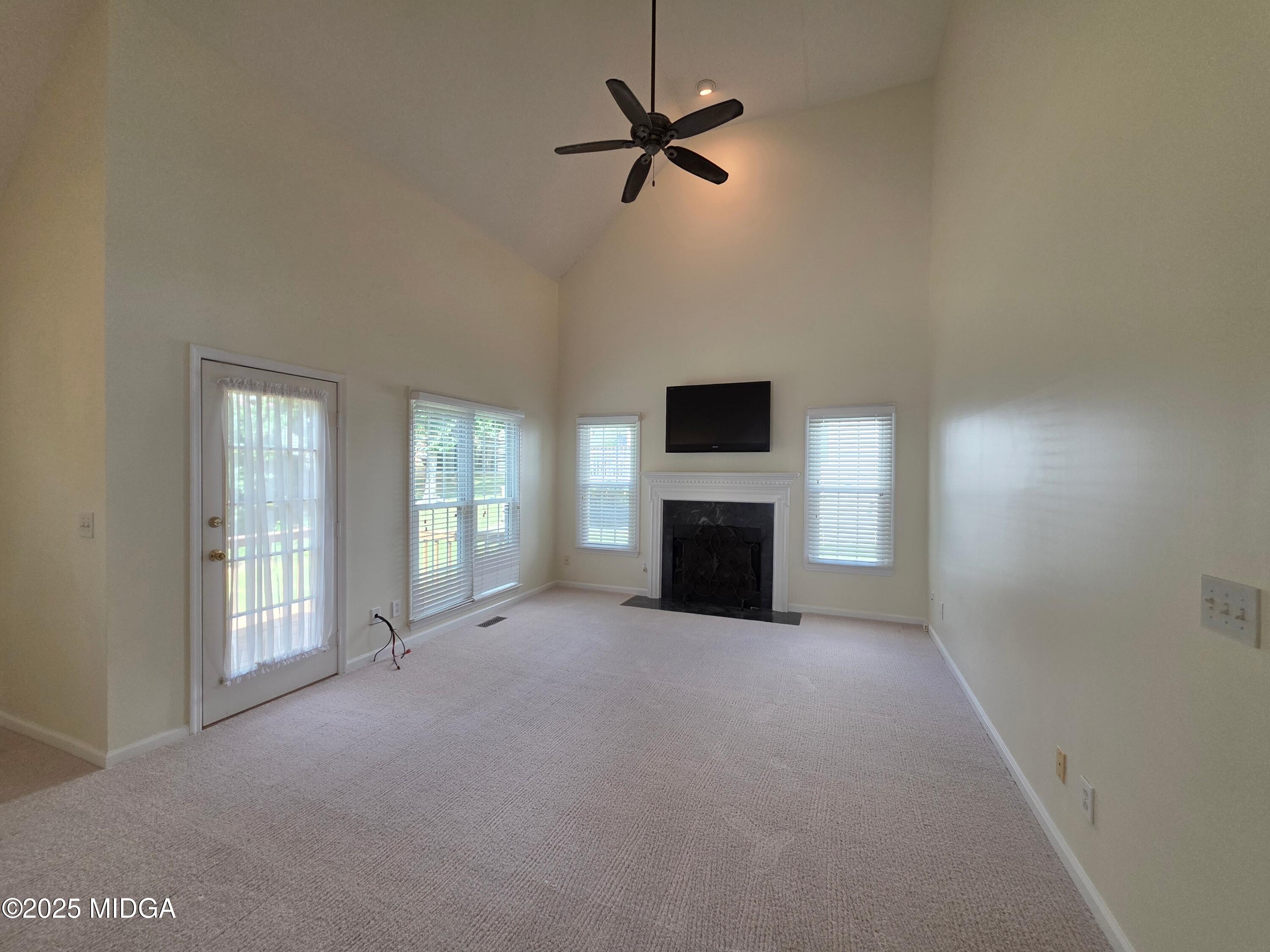 196 Springfield Boulevard Macon, GA 31210 - Photo 18 of 39 196 Springfield Living Rm