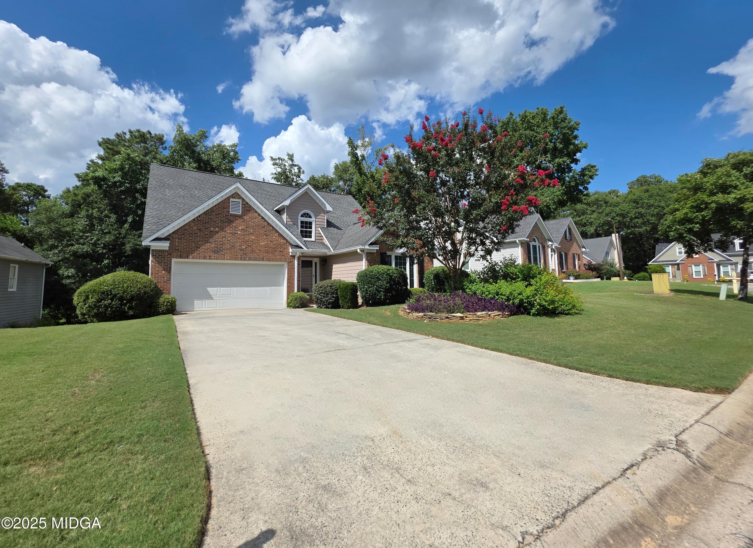 196 Springfield Boulevard Macon, GA 31210 - Photo 2 of 39 196 Springfield Long Drivewayview
