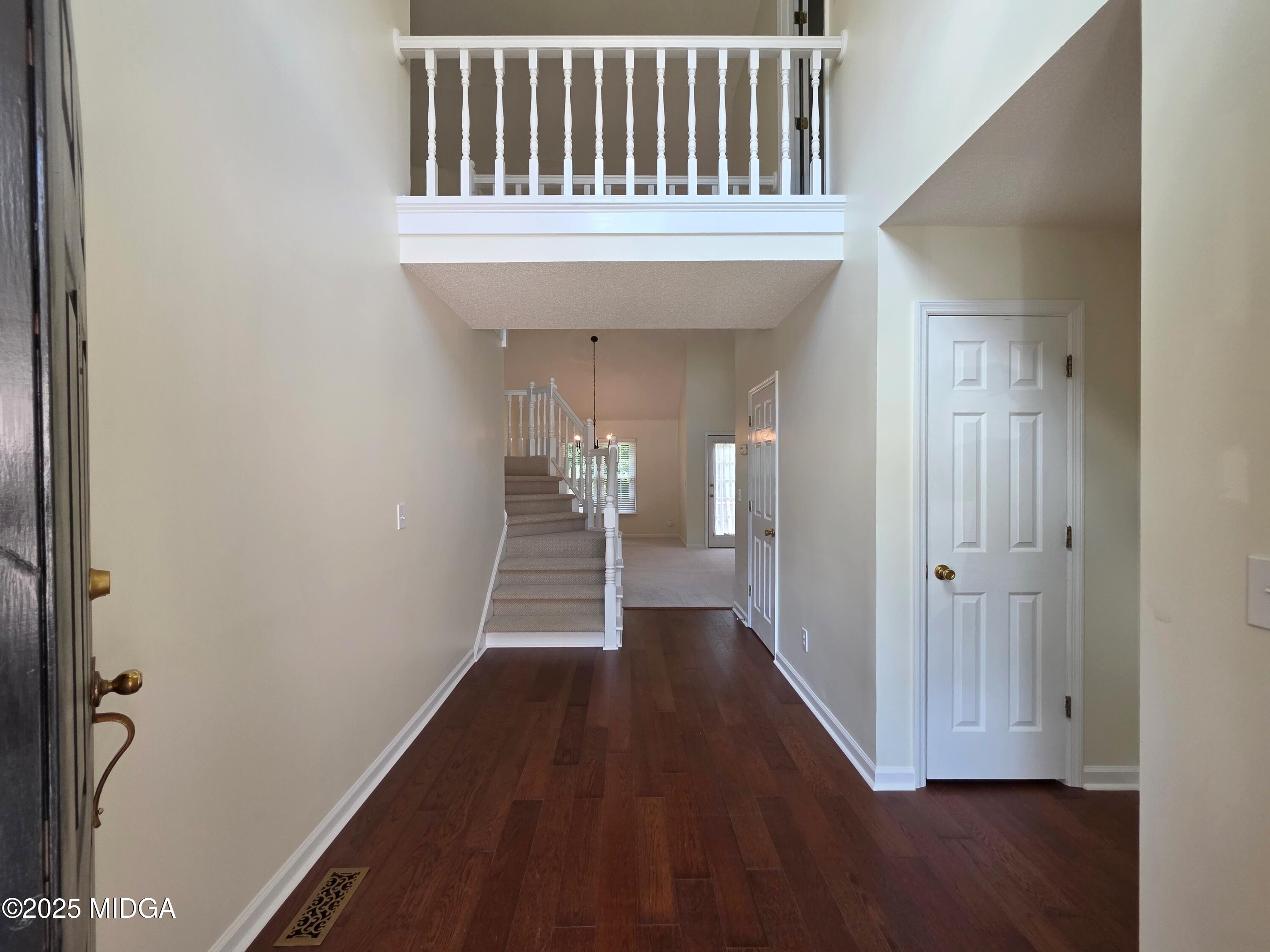 196 Springfield Boulevard Macon, GA 31210 - Photo 3 of 39 196 Springfield Foyer Landscape
