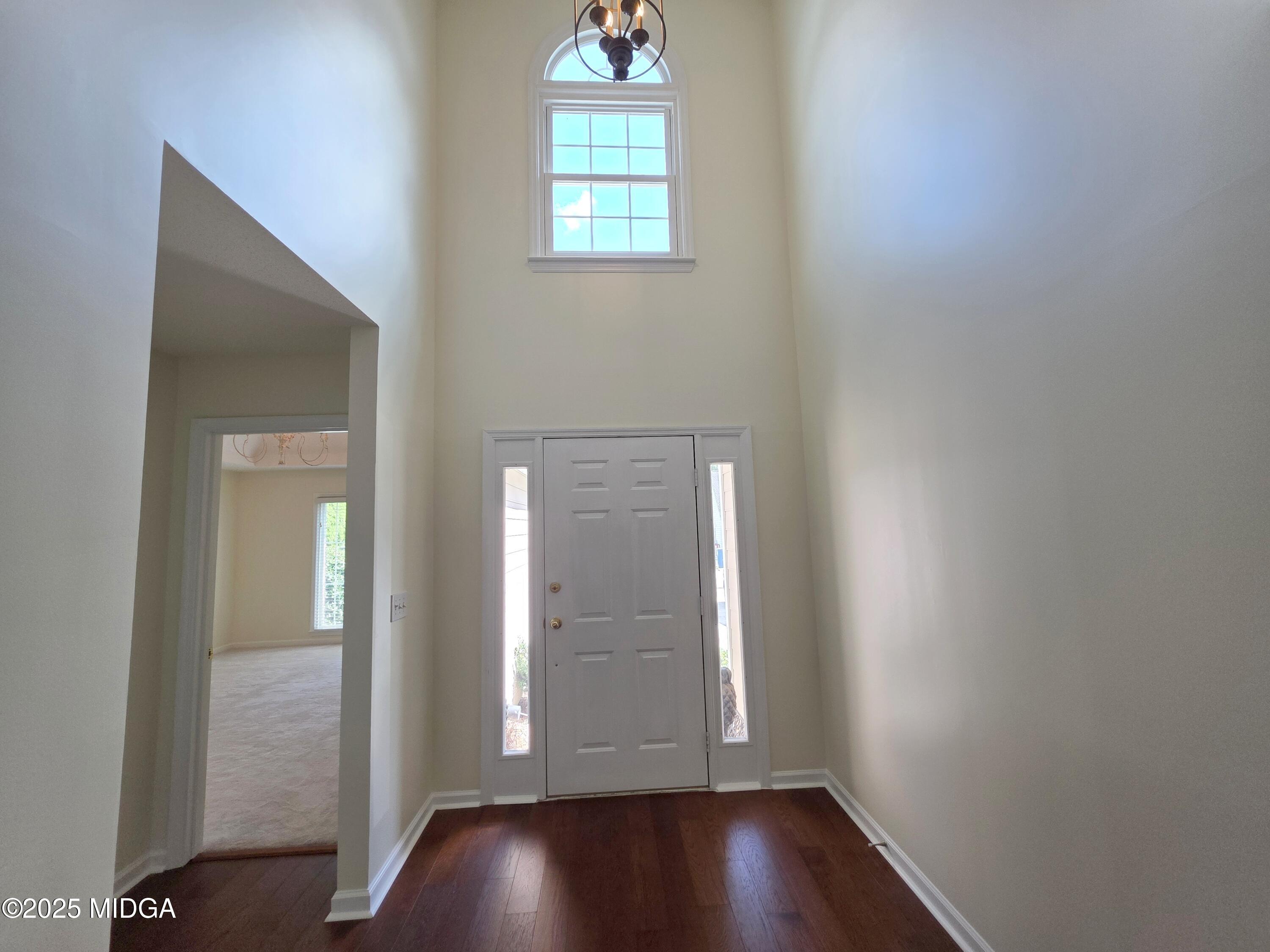 196 Springfield Boulevard Macon, GA 31210 - Photo 5 of 39 196 Springfield 2story entryway