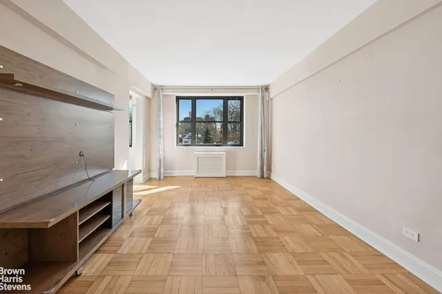 $305,000 | 3103 Fairfield Avenue, Unit 5D | Spuyten Duyvil