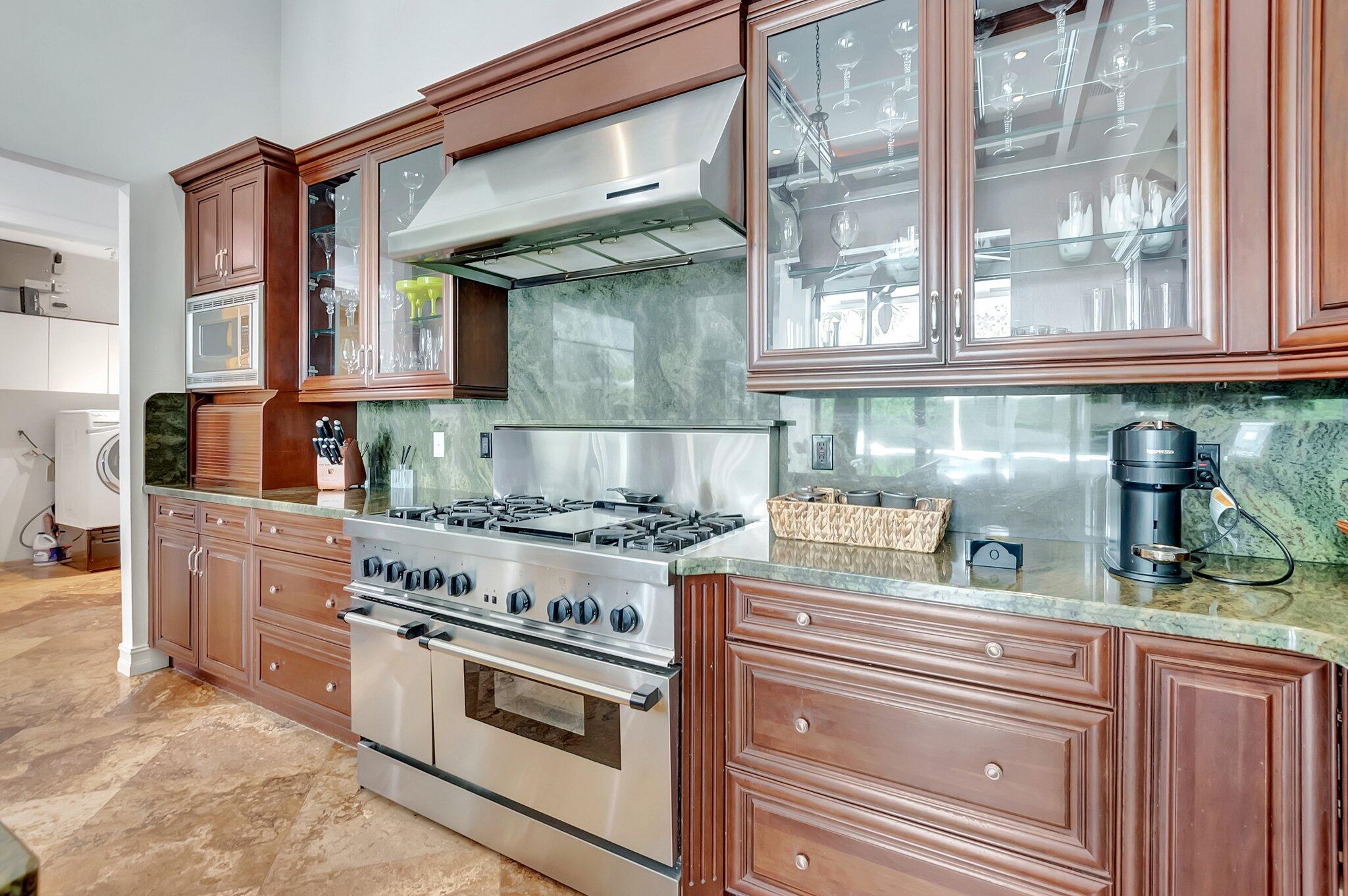 2393 Northwest 59th Street Boca Raton, FL 33496 - Photo 20 of 87 Kitchen, gas stove