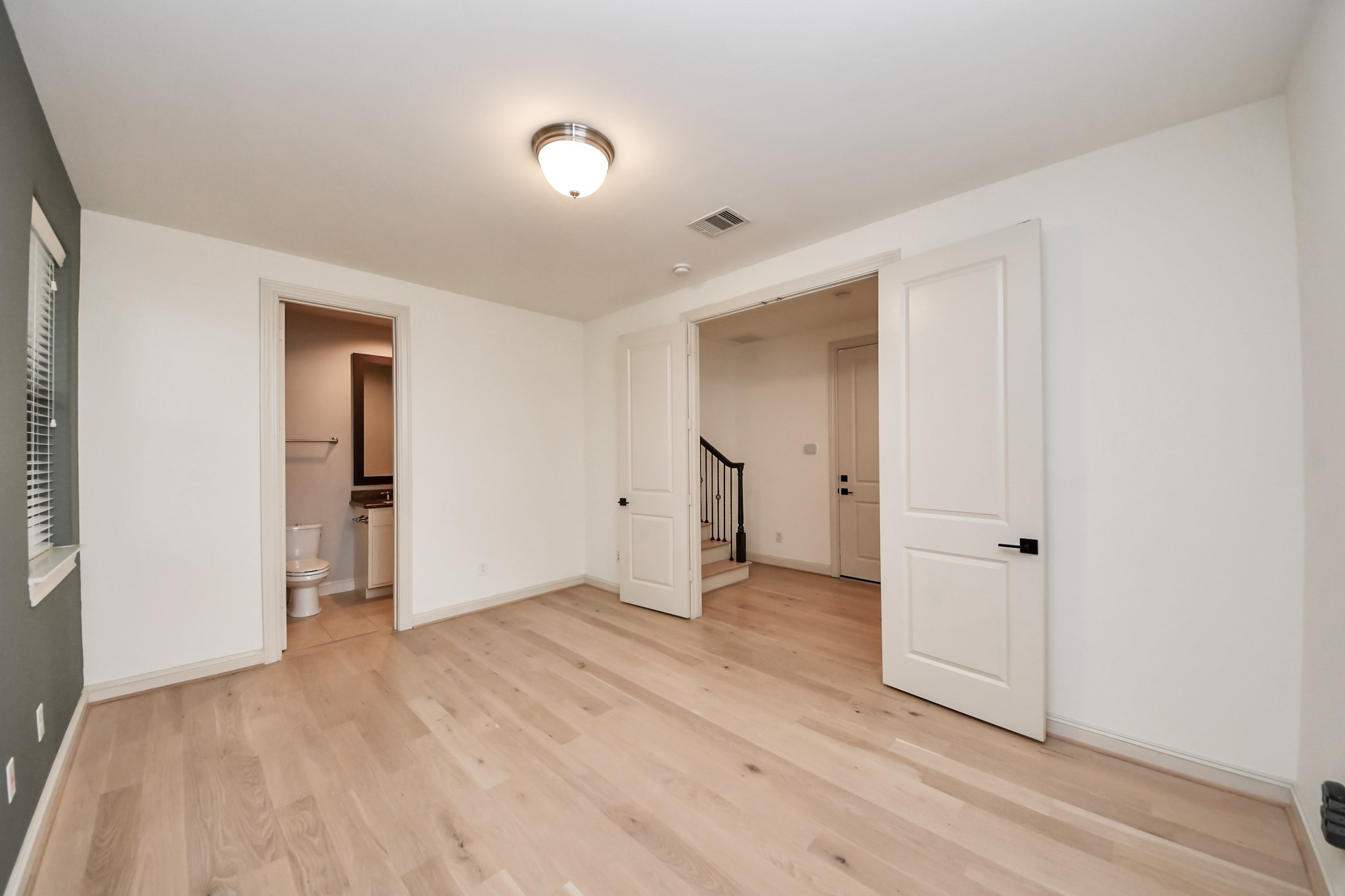 3229 Maxroy Street Houston, TX 77008 - Photo 8 of 43 Great flex space offers double doors and