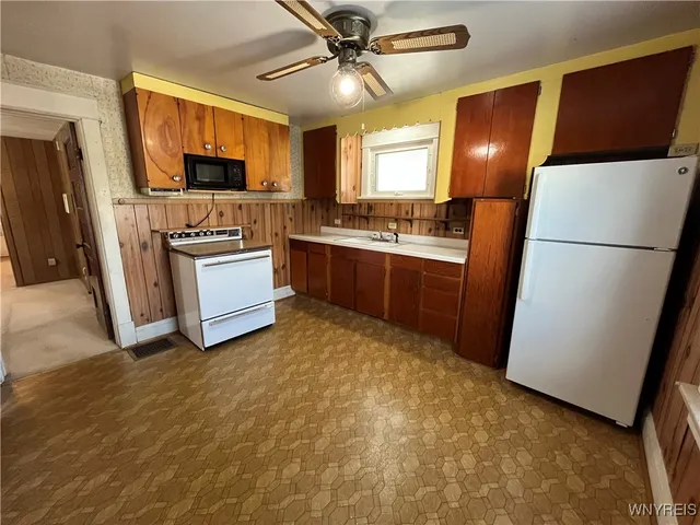 $110,000 | 2648 Ontario Avenue, Niagara Falls, NY 14305