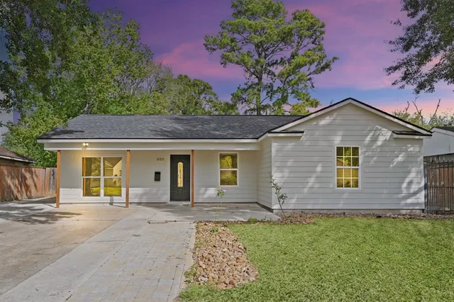 $2,475 | 10211 Glenmawr Drive, Houston, TX 77075