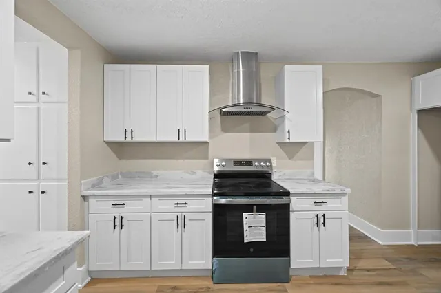 $2,475 | 10211 Glenmawr Drive, Houston, TX 77075