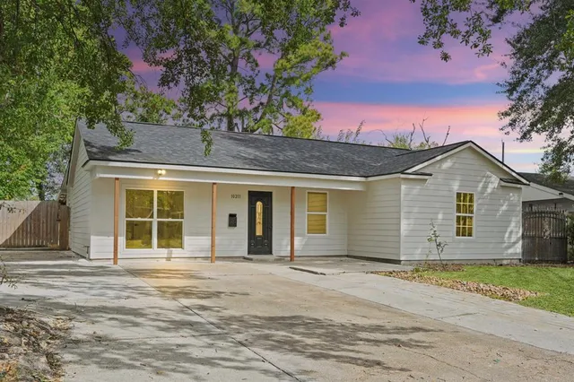 $2,475 | 10211 Glenmawr Drive, Houston, TX 77075