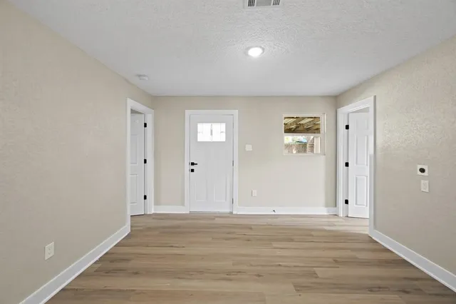 $2,475 | 10211 Glenmawr Drive, Houston, TX 77075