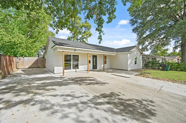 $2,475 | 10211 Glenmawr Drive, Houston, TX 77075