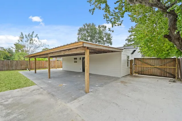 $2,475 | 10211 Glenmawr Drive, Houston, TX 77075