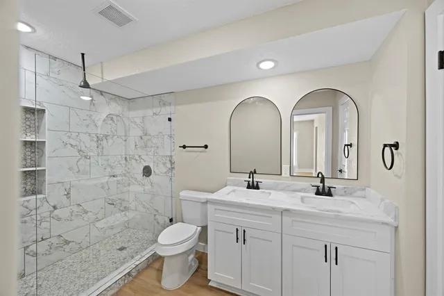 $2,475 | 10211 Glenmawr Drive, Houston, TX 77075