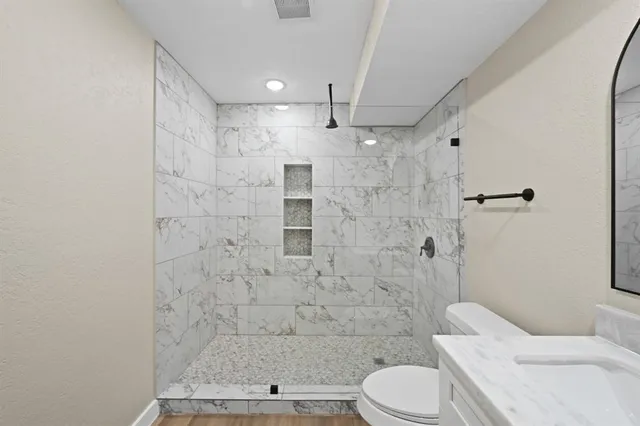 $2,475 | 10211 Glenmawr Drive, Houston, TX 77075