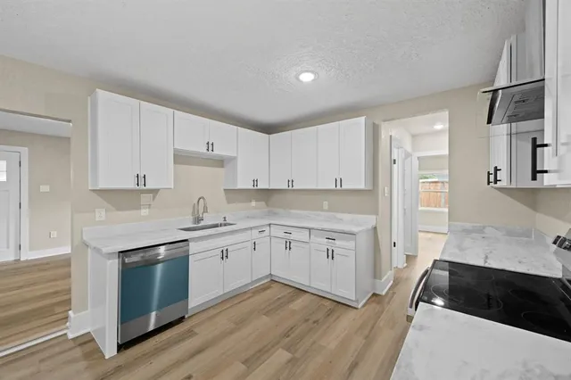 $2,475 | 10211 Glenmawr Drive, Houston, TX 77075