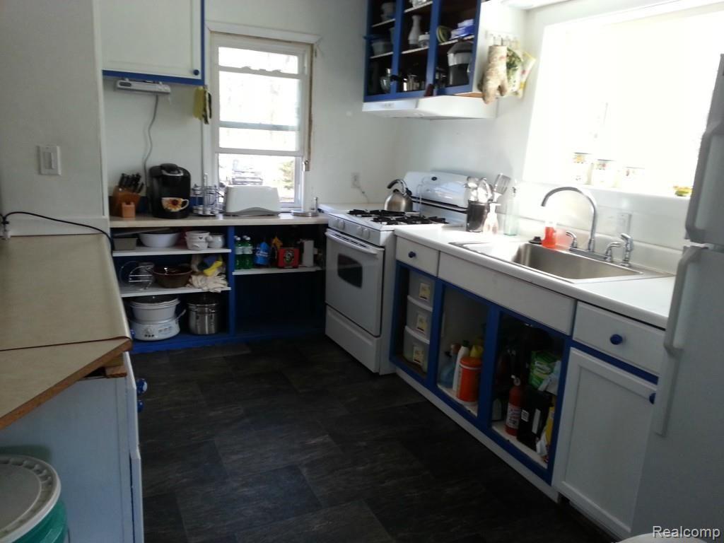 19409 Inkster Road Romulus, MI 48174 - Photo 10 of 27 KITCHEN.jpg