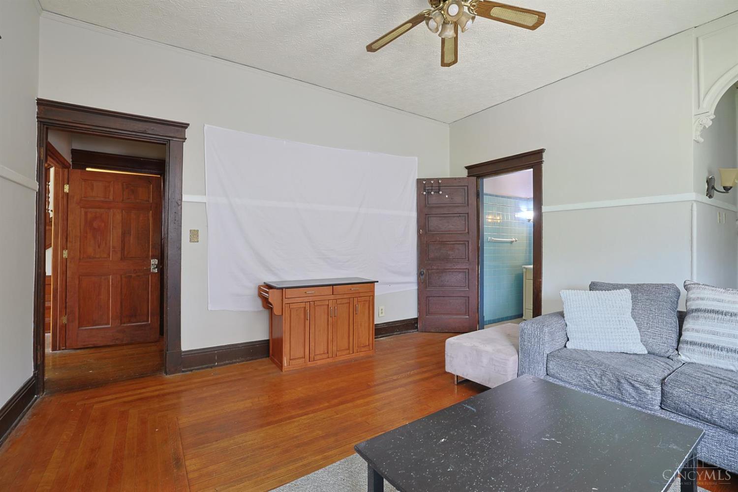 448 Riddle Road Cincinnati, OH 45220 - Photo 11 of 49