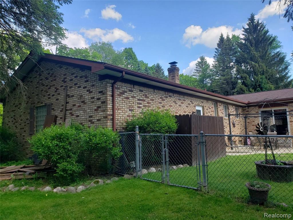 875 Gulley Road Howell, MI 48843 - Photo 7 of 30