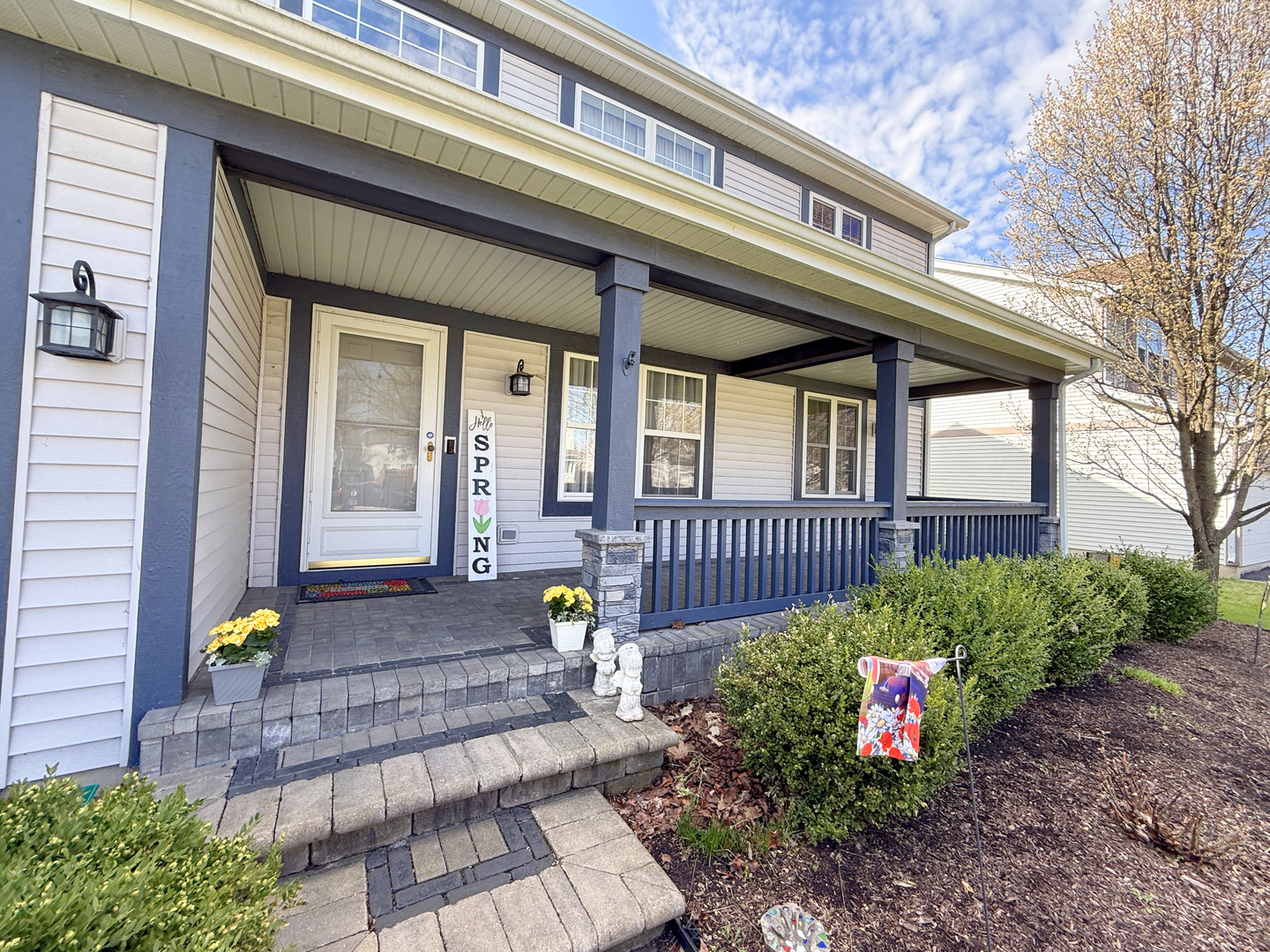1739 Newbridge Circle Elgin, IL 60123 - Photo 2 of 42 a front view of a house