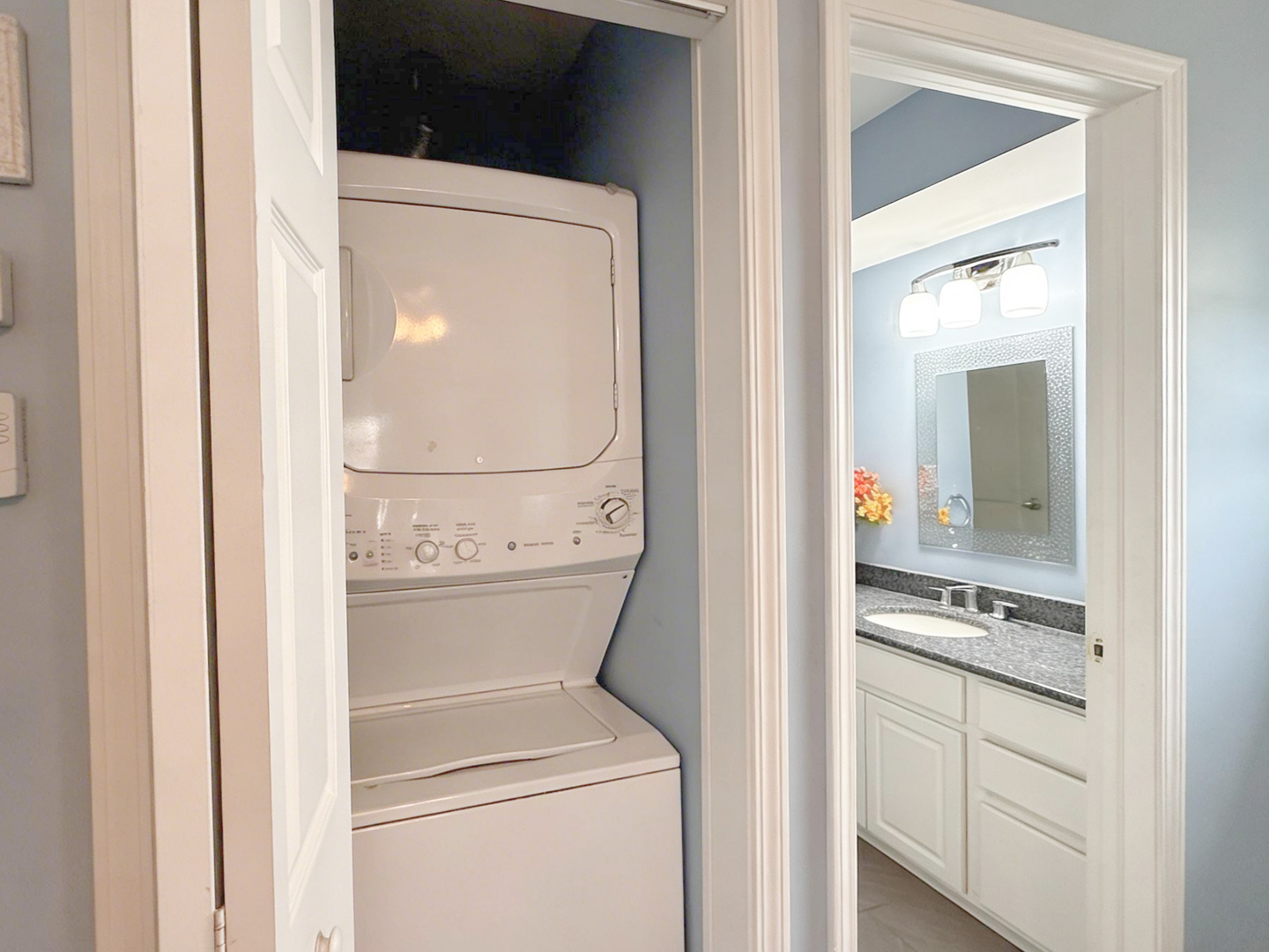 1739 Newbridge Circle Elgin, IL 60123 - Photo 21 of 42 a utility room with dryer and washer
