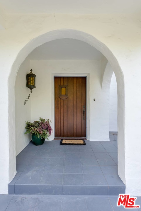 12230 Dunoon Lane Los Angeles, CA 90049 - Photo 2 of 30