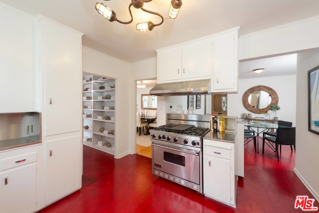 12230 Dunoon Lane Los Angeles, CA 90049 - Photo 11 of 30