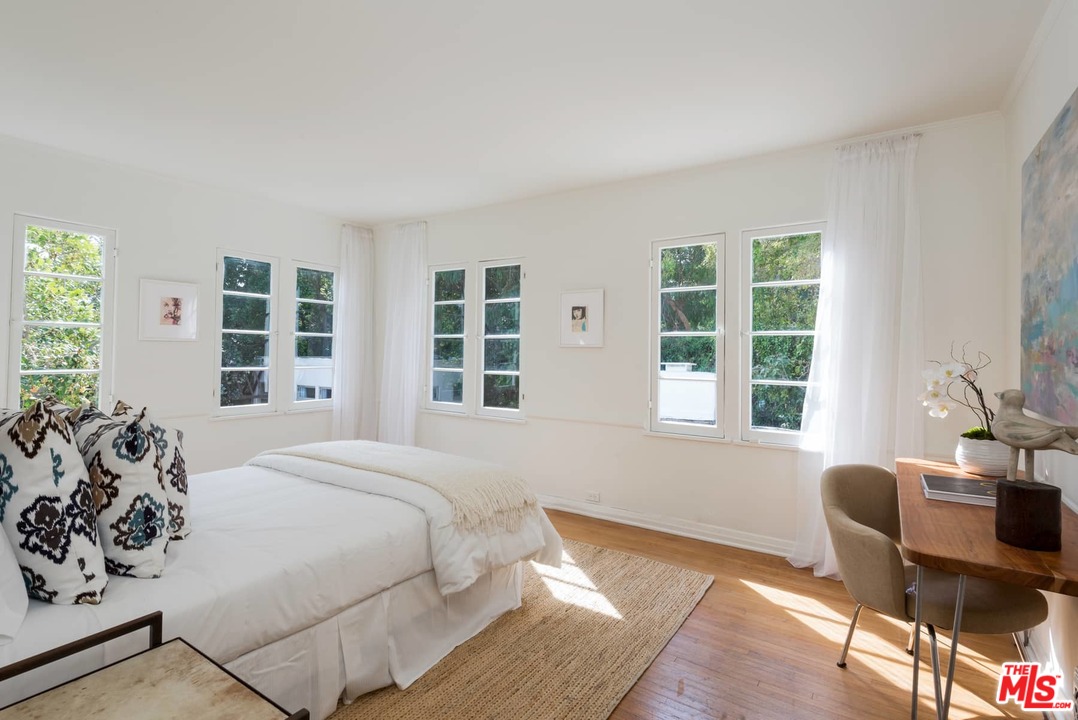 12230 Dunoon Lane Los Angeles, CA 90049 - Photo 18 of 30