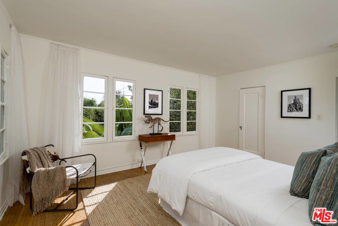 12230 Dunoon Lane Los Angeles, CA 90049 - Photo 19 of 30