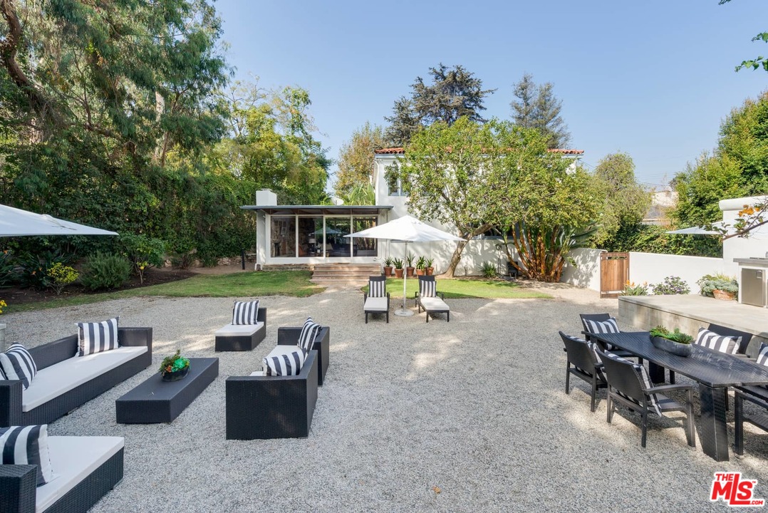 12230 Dunoon Lane Los Angeles, CA 90049 - Photo 21 of 30