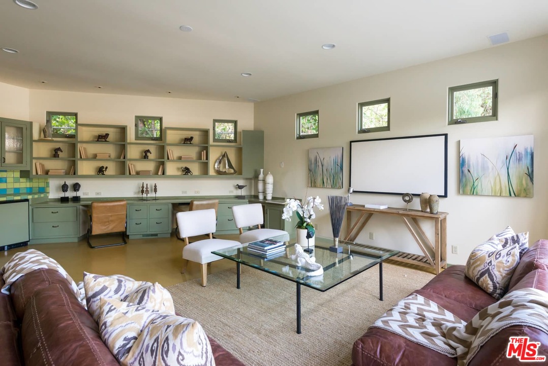 12230 Dunoon Lane Los Angeles, CA 90049 - Photo 27 of 30