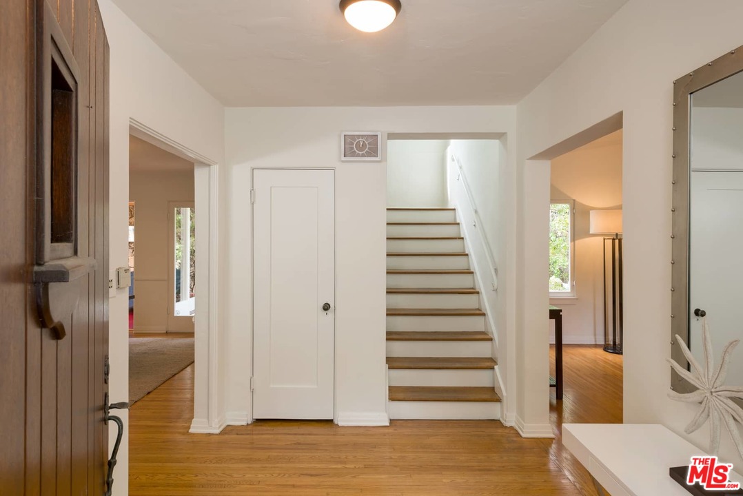 12230 Dunoon Lane Los Angeles, CA 90049 - Photo 4 of 30