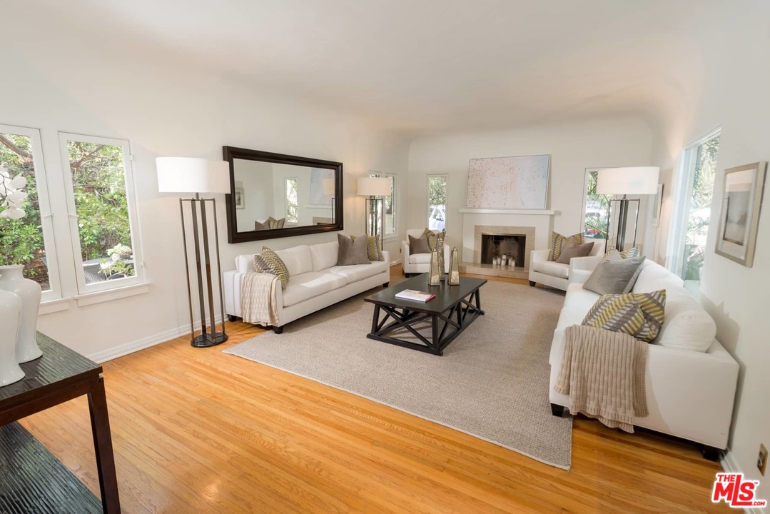 12230 Dunoon Lane Los Angeles, CA 90049 - Photo 5 of 30